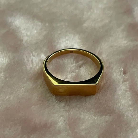 GORJANA
Engravable Bespoke Wilder Tag Ring - Picture 5 of 5